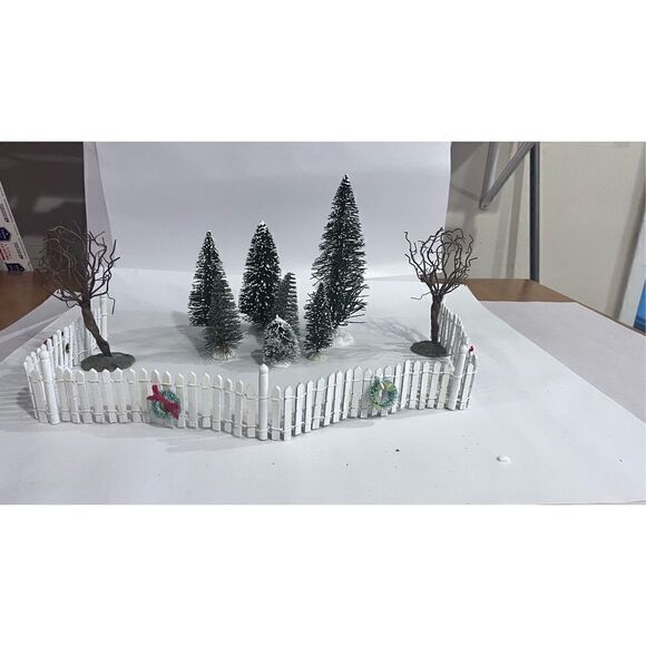 LEMAX CHRISTMAS VILLAGE CHRISTMAS TREES LOT OF 8 WITH FENCE HOLIDAY TIME - Picture 7 of 8